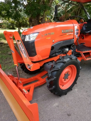 ขายรถไถคูโบต้า  L4708DT  (4wd)   รถสวย เกรดเอ สีเดิม100\%  ใช้งานน้อยมากๆค่ะ สภาพนางงาม  ใช้งานน้อยมากๆ 576 ชั่วโมง #พร้อมอุปอุปกรณ์ดันหน้าใหม่+หางตัดหญ้าใหม่ขนาด 1.50 เมตร