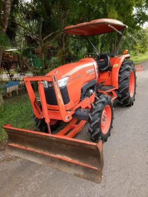 ขายรถไถคูโบต้า L4708DT (4wd) รถสวย เกรดเอ สีเดิม100\% ใช้งานน้อยมากๆ. สวยงามสุดๆเลขไมล์ 250 ชั่วโมง มาพร้อมมีอุปกรณ ์ดันหน้า กับ ผาน4 กริ๊บๆ เล่มทะเบียนพร้อม ขายรถไถคูโบต้า L4708DT (4wd) รถสวย เกรดเอ สีเดิม100\% ใช้งานน้อยมากๆ. สวยงามสุดๆเลขไมล์ 250 ชั่วโมง มาพร้อมมีอุปกรณ ์ดันหน้า กับ ผาน4 กริ๊บๆ เล่มทะเบียนพร้อม