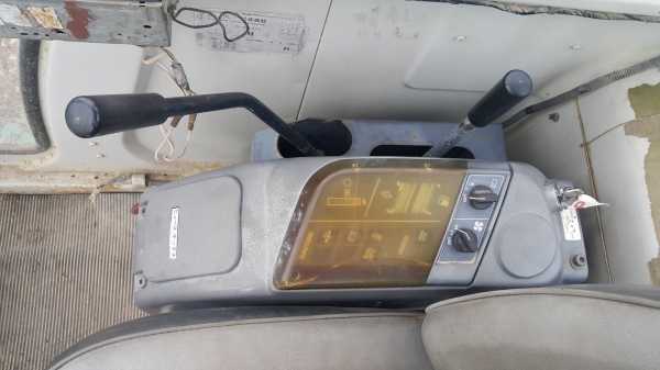 KOMATSU : PC20-7 ห้องเก๋ง นำเข้าตรงจากญี่ปุ่นครับ KOMATSU : PC20-7 ห้องเก๋ง นำเข้าตรงจากญี่ปุ่นครับ