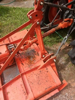 ขายหางตัดหญ้า ฮุย ขนาด 1.40 เมตร หัวเกียร์นอก หัวเกียร์ใหญ่มากๆ ราคา27,000  สนใจโทร 082-298-9243 แม็ก.  ใครหายู่รีบๆนะค่ะ