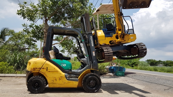 ขายด่วนรถยกKOMATSU FG20-16 ยก2ตันยกสูง3เมตรยกจริงให้ดูของหนัก2ตันเกียรออโต้ยางตัน4เส้นรถนอกเพิ่งนำเข้ามายังไม่เคยใช้งานในเมืองไทยเลย
