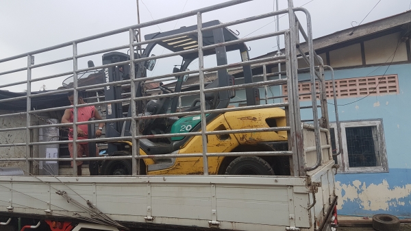 ขายด่วนรถยกKOMATSU FG20-16 ยก2ตันยกสูง3เมตรยกจริงให้ดูของหนัก2ตันเกียรออโต้ยางตัน4เส้นรถนอกเพิ่งนำเข้ามายังไม่เคยใช้งานในเมืองไทยเลย