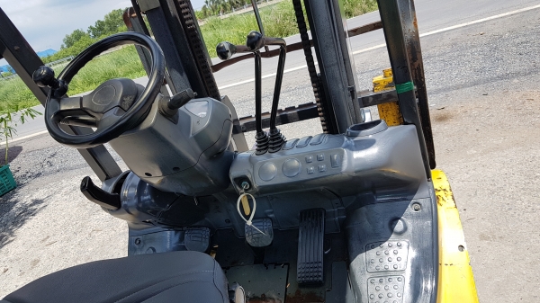 ขายด่วนรถยกKOMATSU FG20-16 ยก2ตันยกสูง3เมตรยกจริงให้ดูของหนัก2ตันเกียรออโต้ยางตัน4เส้นรถนอกเพิ่งนำเข้ามายังไม่เคยใช้งานในเมืองไทยเลย