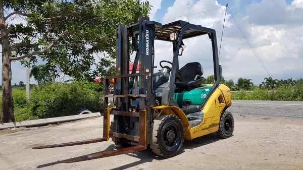 ขายด่วนรถยกKOMATSU FG20-16 ยก2ตันยกสูง3เมตรยกจริงให้ดูของหนัก2ตันเกียรออโต้ยางตัน4เส้นรถนอกเพิ่งนำเข้ามายังไม่เคยใช้งานในเมืองไทยเลย