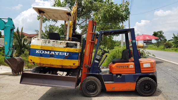 ขายด่วนรถยก TOYOTA 5FG25ยก2.5ตันยกให้ดูจริงหนัก2.5ตันได้สบายเสาสูง3เมตรยางตันใหม่4เส้นรถนอกนำเข้ายังไม่เคยใช้งานในเมืองไทยเลย