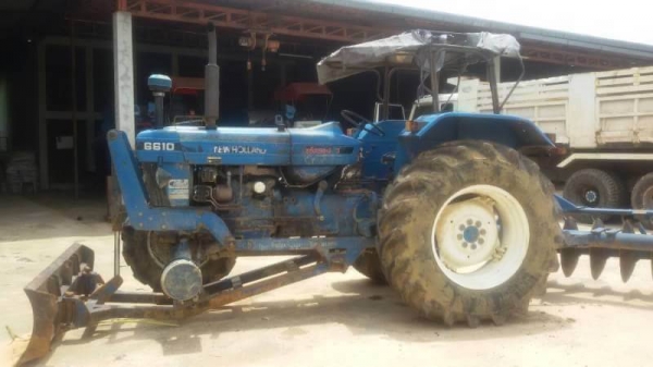 ขาย 485,000 บาท รถไถ 2 เพลา ZF (FORD 6610 เสื้อลาย ) เครื่องดี เกียร์ดี หางไม่ตก (ใบมีดหน้า -หาง 7) เอกสารอินวอยท์  รถอยู่  จ.ศรีสะเกษ โทร 093-3376797 อ๊อฟ 101 ไอดีไลน์ ja5657