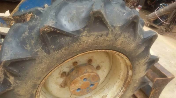 ขาย 485,000 บาท รถไถ 2 เพลา ZF (FORD 6610 เสื้อลาย ) เครื่องดี เกียร์ดี หางไม่ตก (ใบมีดหน้า -หาง 7) เอกสารอินวอยท์  รถอยู่  จ.ศรีสะเกษ โทร 093-3376797 อ๊อฟ 101 ไอดีไลน์ ja5657
