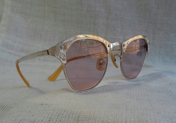 แว่นตาอเมริกันโกลด์ฟิลด์ ยุค '50s 'งานทองแกะลายด้วยมือ' Vintage MC handcrafted in USA 12K แว่นตาอเมริกันโกลด์ฟิลด์ ยุค '50s 'งานทองแกะลายด้วยมือ' Vintage MC handcrafted in USA 12K