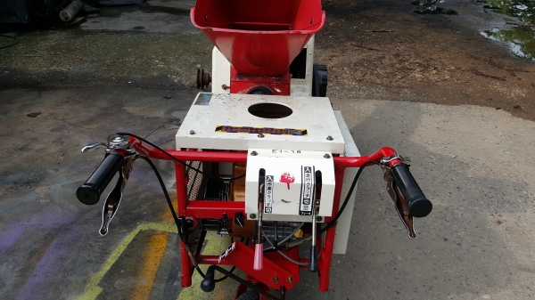 เครื่องสับกิ่งไม้ เดินหน้าถอยหลังได้ รหัสสินค้า E1 - 18 พร้อมใช้ สอบถามต่อรองได้