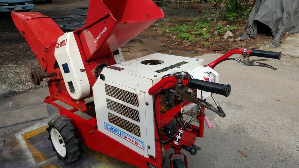 เครื่องสับกิ่งไม้ เดินหน้าถอยหลังได้ รหัสสินค้า E1 - 18 พร้อมใช้ สอบถามต่อรองได้