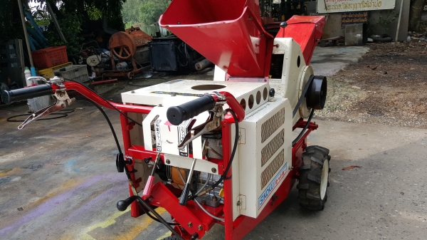 เครื่องสับกิ่งไม้ เดินหน้าถอยหลังได้ รหัสสินค้า E1 - 18 พร้อมใช้ สอบถามต่อรองได้