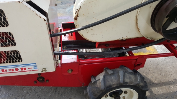 เครื่องสับกิ่งไม้ เดินหน้าถอยหลังได้ รหัสสินค้า E1 - 18 พร้อมใช้ สอบถามต่อรองได้