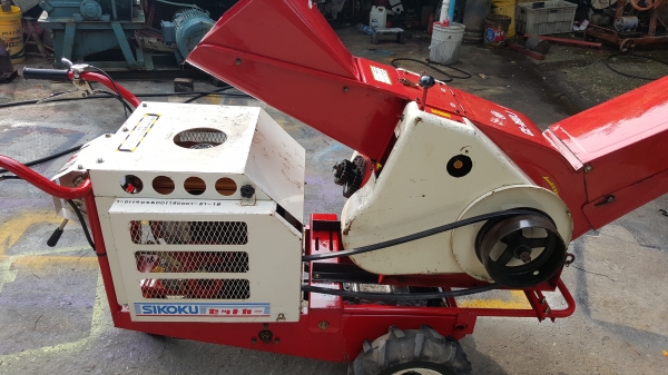 เครื่องสับกิ่งไม้ เดินหน้าถอยหลังได้ รหัสสินค้า E1 - 18 พร้อมใช้ สอบถามต่อรองได้