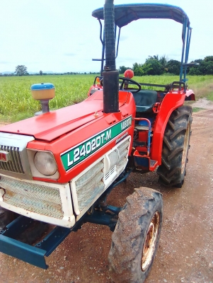 Kubota L2402DT 24แรง สภาพสวย เครื่องดี ขับเคลื่อนสี่ล้อ มีแต่ตัว สนใจติด 089-9638932