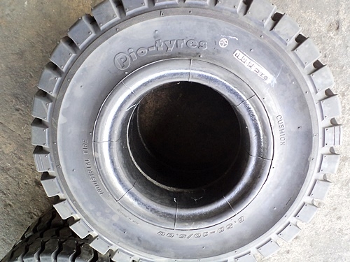 "ขายถูก ยางตันยี่ห้อ Pio-tyres (รถโฟล์คลิฟท์-ยางตันใหม่) มีทุกขนาด/เบอร์  ติดต่อวิวัฒน์ 087-9834888