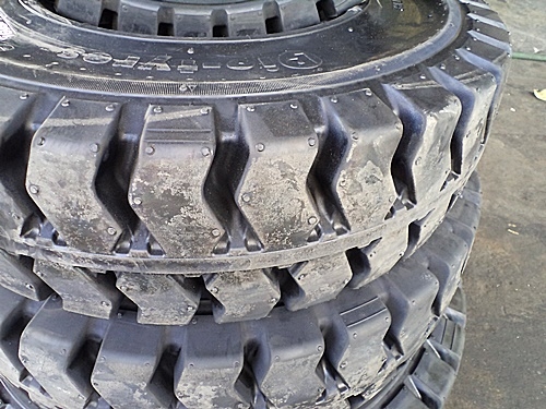 "ขายถูก ยางตันยี่ห้อ Pio-tyres (รถโฟล์คลิฟท์-ยางตันใหม่) มีทุกขนาด/เบอร์  ติดต่อวิวัฒน์ 087-9834888