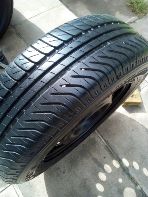 ล้ออะไหล่ ยาง 175/70R13  มี 1 ล้อ 700 บาท โทร.081-427-3941 ตจว.ส่งได้ครับ