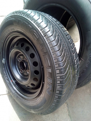 ล้ออะไหล่ ยาง 175/70R13 มี 1 ล้อ 700 บาท โทร.081-427-3941 ตจว.ส่งได้ครับ ล้ออะไหล่ ยาง 175/70R13 มี 1 ล้อ 700 บาท โทร.081-427-3941 ตจว.ส่งได้ครับ