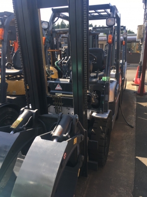 ขายฟอร์คลิฟท์ LPG งานหนีบ NISSAN รุ่น PL02A25W ขนาดยก 2.5ตัน เสายกสูง 4.5เมตร