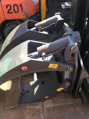 ขายฟอร์คลิฟท์ LPG งานหนีบ NISSAN รุ่น PL02A25W ขนาดยก 2.5ตัน เสายกสูง 4.5เมตร