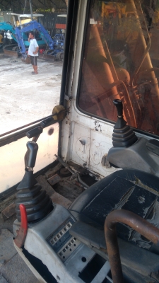 รถแม็คโคร KOMATSU PC200 รุ่น 3 พร้อมใช้งาน