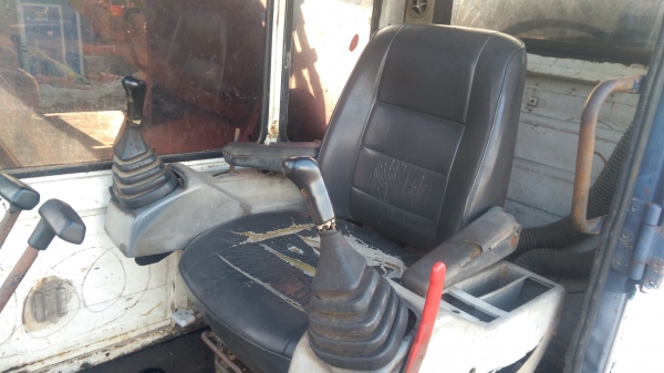 รถแม็คโคร KOMATSU PC200 รุ่น 3 พร้อมใช้งาน