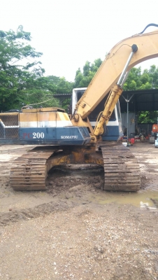 รถแม็คโคร KOMATSU PC200 รุ่น 3 พร้อมใช้งาน