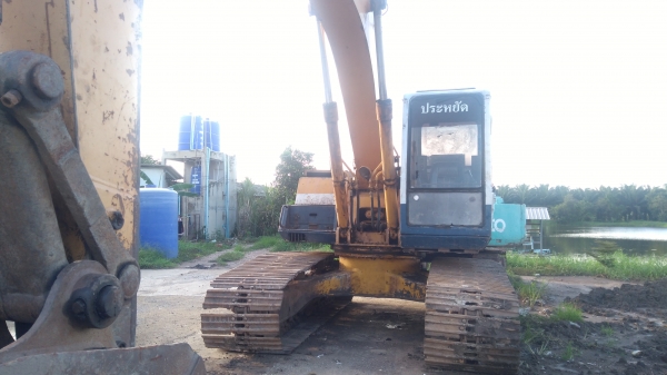 รถแม็คโคร KOMATSU PC200 รุ่น 3 พร้อมใช้งาน