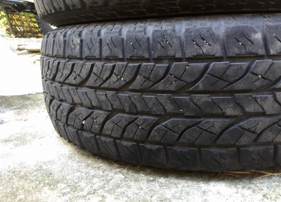 ยางyokohama AT 265/70/16 ปี13 ตัวหนังสือขาว ดอกสวย หนาๆ