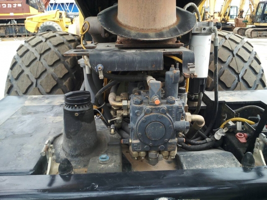 รถบดหน้ายางหลังเหล็กBOMAG BM219D-4 ถึงไทยแล้วคับสภาพสวยพร้อมใช้งานครับ