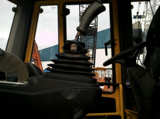 รถบดหน้ายางหลังเหล็กBOMAG BM219D-4 ถึงไทยแล้วคับสภาพสวยพร้อมใช้งานครับ