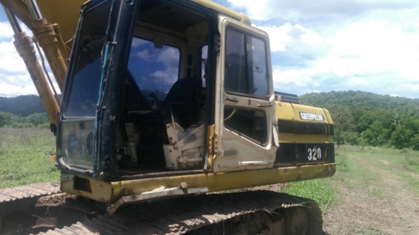 ขายรถขุดแบ็คโฮCAT320V1 เครื่องแน่น ปั้มแรง โช่ บูช โลเลอร์ ใบแทค สภาพดี เลมทะเบียน แอร์เย็น อยู่ภาคกลาง สนใจ 0835601591 หรือ 0903494058