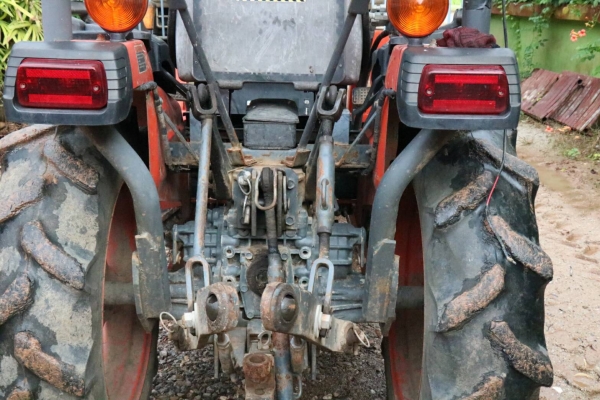 สามย่านแทรคเตอร์  ขายรถไถ KUBOTA   B2420 พร้อมดันหน้าKUBOTA คานบน 854ชม.สภาพสวยๆ เดิมๆ เครื่องแน่น เกียร์ดี ไฮดรอลิกดี  ราคา 195,000 มีรถขนส่งบริการ ร้านสามย่านแทรคเตอร์ อ.แกลง จ.ระยอง 0897489639,0818618678,0899347475 id line=0897489639 id line=0818618678