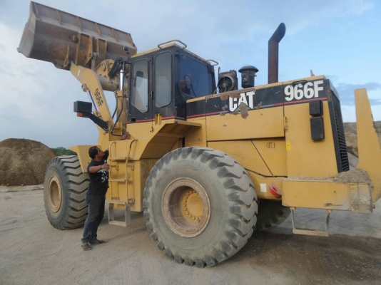 รถตักล้อยาง CAT 966 ใช้งาน12000ก.ม เอกสารเล่มทะเบียน
