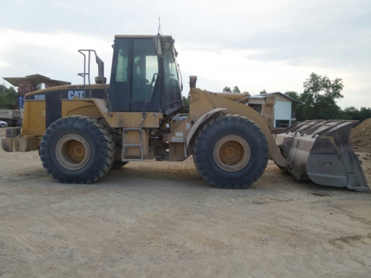 รถตักล้อยาง CAT 966 ใช้งาน12000ก.ม เอกสารเล่มทะเบียน รถตักล้อยาง CAT 966 ใช้งาน12000ก.ม เอกสารเล่มทะเบียน
