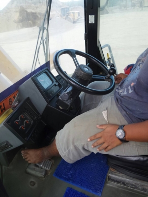 รถตักล้อยาง CAT 966 ใช้งาน12000ก.ม เอกสารเล่มทะเบียน รถตักล้อยาง CAT 966 ใช้งาน12000ก.ม เอกสารเล่มทะเบียน