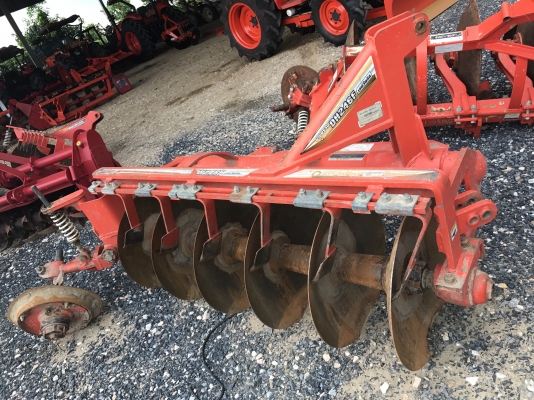 ขาย รถไถคูโบต้า L4708 ใช้งานน้อย พร้อมอุปกรณ์ใบมีดหน้าและผานพรวน ราคาเพียง 398,000 บาท ทุกระบบสมบูรณ์ สนใจโทร 081-9136451   ขอดูรูป line:bow6451 ค่ะ  พร้อมจัดส่งฟรี