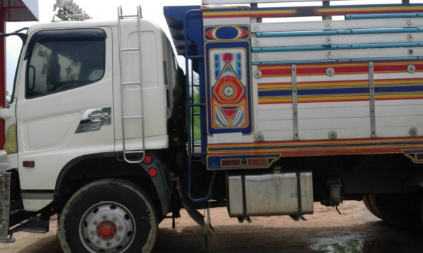 ขายรถพ่วง 18 ล่อ แม่-ลูก กระบะเนียมดั้ม HINO 320 ปี.49 รถสวยขั้นเทพ ย่าง 80\% พร้อมวิ้ง หัวสวยทั้งภายนอก ภายใน ราคา.1950000 สนใจติดต่อ โทร.&amp;ลาย 0813531946 รถอยู่ สุพรรณ