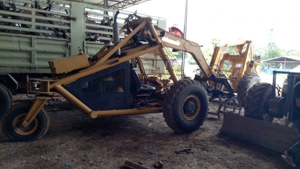 ขายรถคีบอ้อย เบลสามล้อ เครื่องดร์อยสามสูบ ขายรถคีบอ้อย เบลสามล้อ เครื่องดร์อยสามสูบ