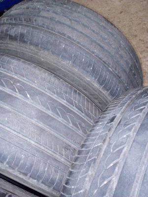 225/50R17  YOKOHAMA สวย หนาทุกเส้น ปี15  made in Japan ชุด 4 เส้น  tel.081-427-3941