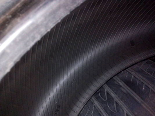 225/50R17  YOKOHAMA สวย หนาทุกเส้น ปี15  made in Japan ชุด 4 เส้น  tel.081-427-3941