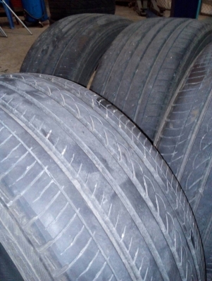 225/50R17  YOKOHAMA สวย หนาทุกเส้น ปี15  made in Japan ชุด 4 เส้น  tel.081-427-3941
