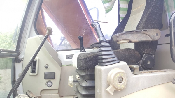 ขาย แบคโฮ HYUNDAI 160 LC - 7 ปี 57 ใช้งานแค่ 7,000 ชม. เครื่องแน่น ปั้มดี ช่วงล่างเต็ม แอร์หนาว เอกสารใบแจ้งจำหน่าย