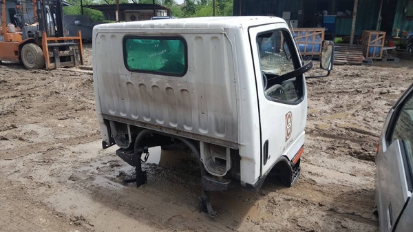FROM JAPANหัวเก๋งรถบรรทุก 4 ล้อ ,6 ล้อเล็ก / CABIN MITSUBISHI CANTER รุ่น:FB511B (มีขาหน้า/มีขาหลัง /รุ่นยกหัวไม่ได้) ราคาเพียง 32,000 บาท สนใจรีบติดต่อ 0819337688