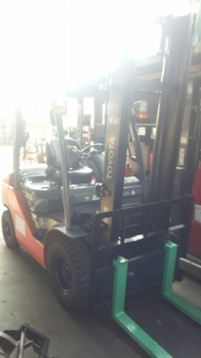 ขายรถ toyota รุ่น 8 ดีเซล ขนาด 2.5 ตัน เกียร์ ออโต้