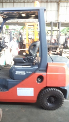 ขายรถ toyota รุ่น 8 ดีเซล ขนาด 2.5 ตัน เกียร์ ออโต้