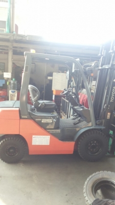 ขายรถ toyota รุ่น 8 ดีเซล ขนาด 2.5 ตัน เกียร์ ออโต้