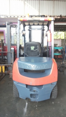 ขายรถ toyota รุ่น 8 ดีเซล ขนาด 2.5 ตัน เกียร์ ออโต้