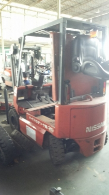 ขายรถ nissan ไฟฟ้านั่งขับ  ขนาด 2 ตัน พร้อมตู้ชาร์จ