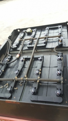 ขายรถ nissan ไฟฟ้านั่งขับ  ขนาด 2 ตัน พร้อมตู้ชาร์จ